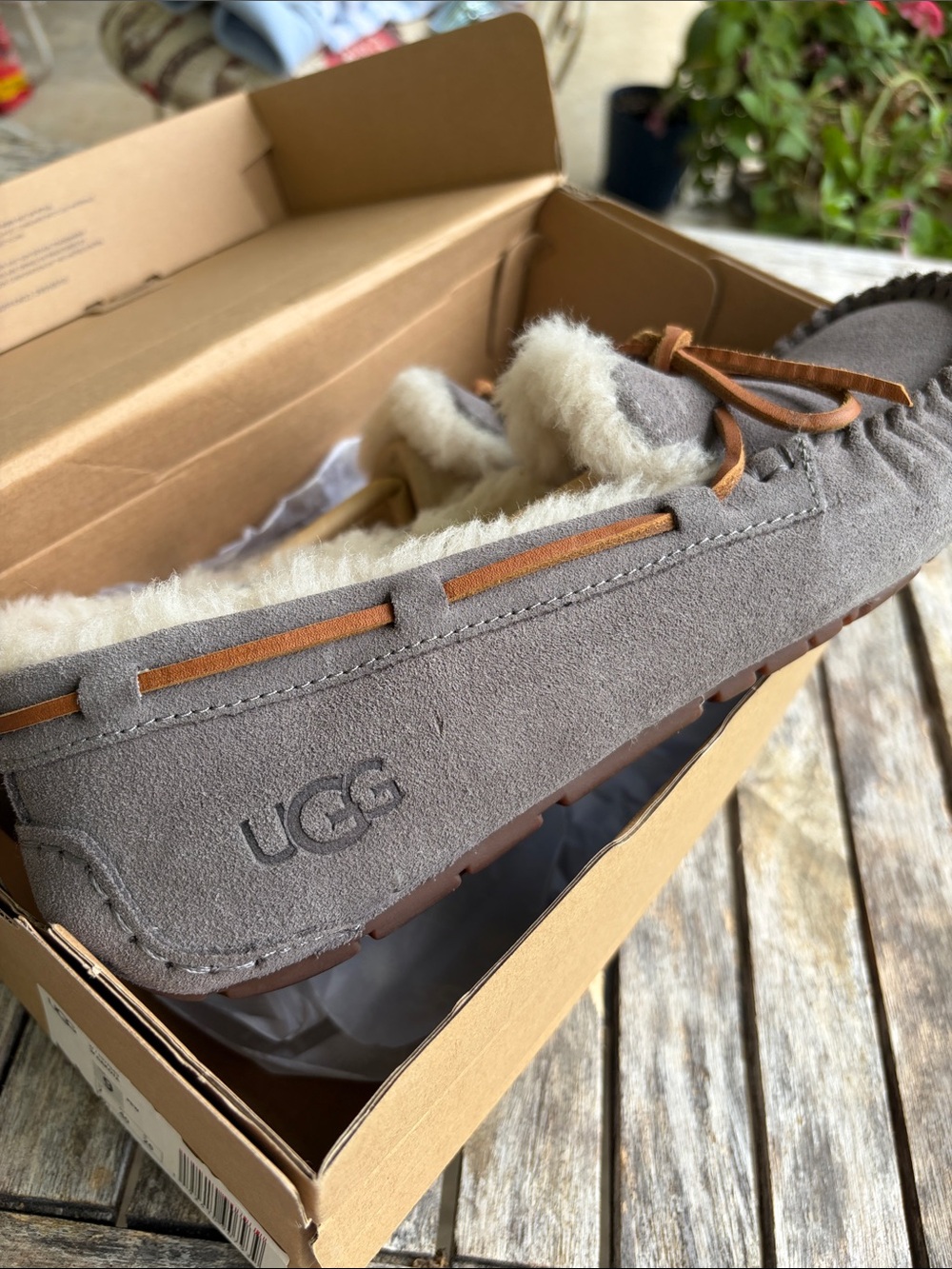 NIB UGG Women’s Dakota Moccasin Slipper - Picture 7 of 7